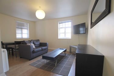 3 bed flat, Taylors Court, Newcastle Upon Tyne, Newcastle, NE15XD - Image 1